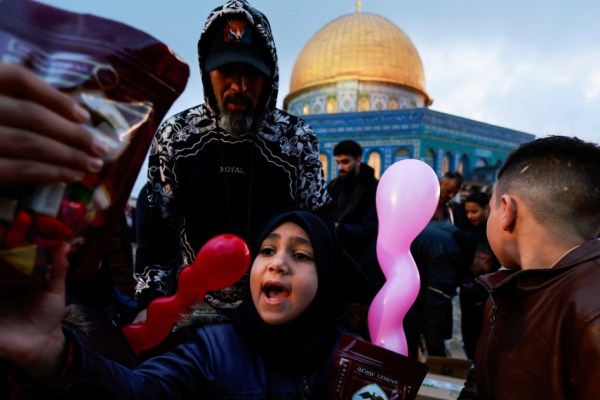 Повече от 60 000 палестинци отслужиха молитви за Ид ал-Фитр
