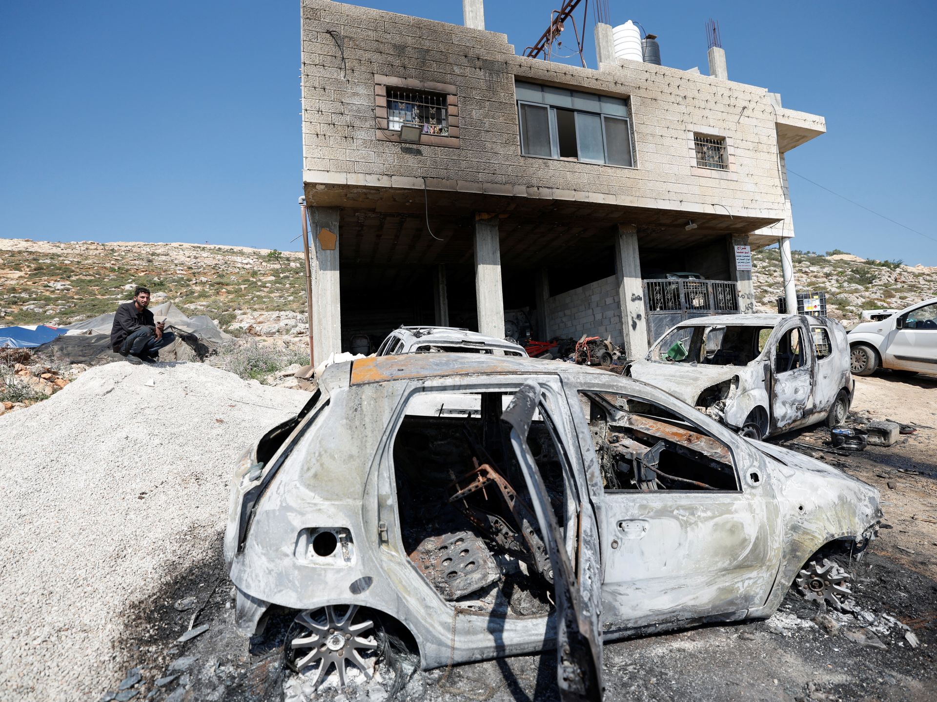 The Take : Alors que les missiles volent au-dessus, la violence des colons augmente en Cisjordanie |  Nouvelles de la Cisjordanie occupée