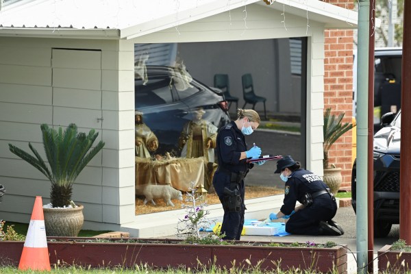 Полицията в Австралия арестува 15 годишно момче за нападение с нож