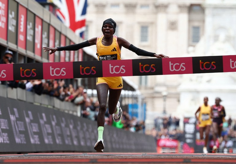 Athletics - London Marathon - London, Britain - April 21, 2024 Kenya's Peres Jepchirchir crosses the finish line to win the women's elite race REUTERS/Matthew Childs