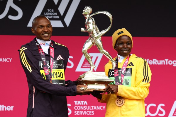 Олимпийският шампион Перес Джепчирчир спечели лондонския маратон със световен рекорд