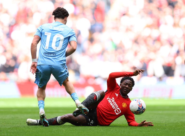 United's Kobbie Mainoo in action with Coventry City's Callum O'Hare