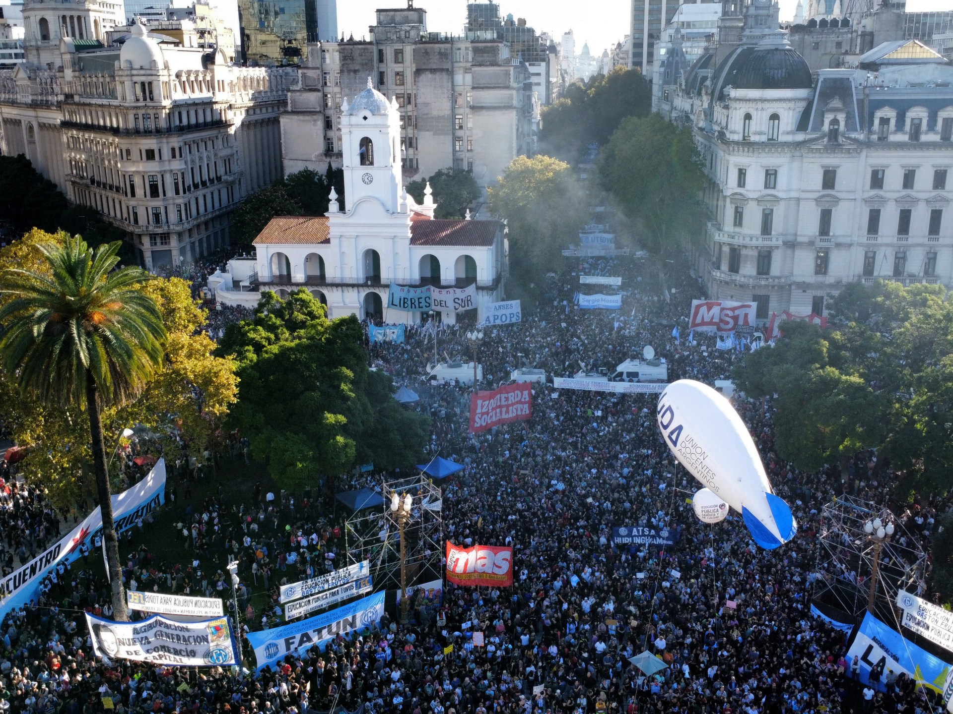 Des manifestations massives en Argentine dénoncent les coupes budgétaires de Milei |  Actualités politiques