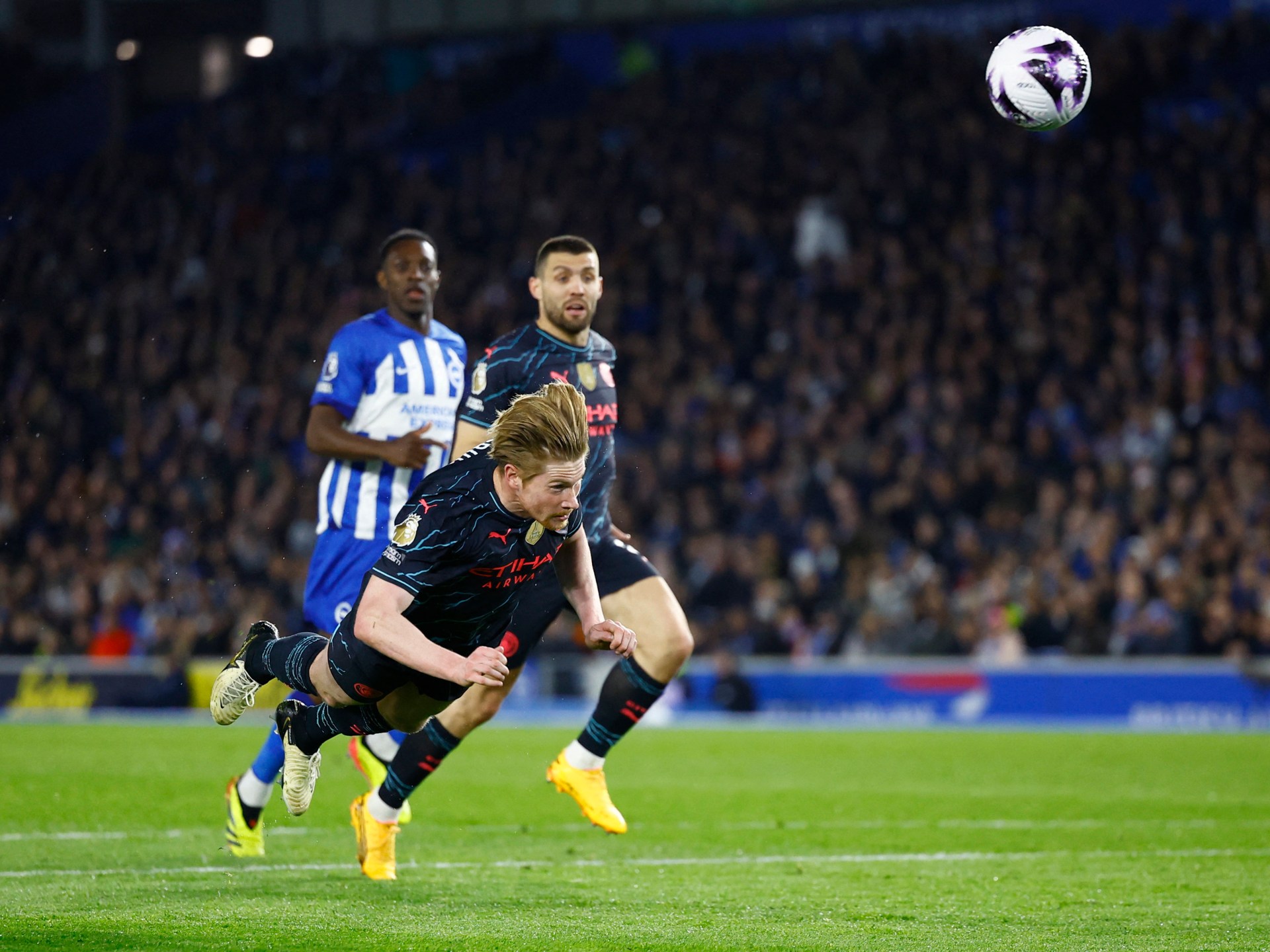 man-city-close-gap-on-arsenal-to-one-point-with-emphatic-win-at-brighton