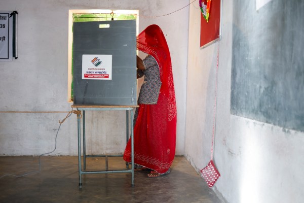 Индия гласува във втората фаза на най големите избори в