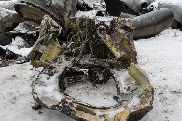 Отломките от ракета, паднала в украинския град Харков на 2