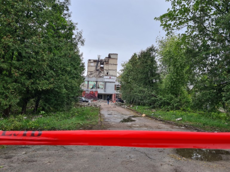 A building in Chernihiv destroyed by a Russian missile strike on April 17-1714043486