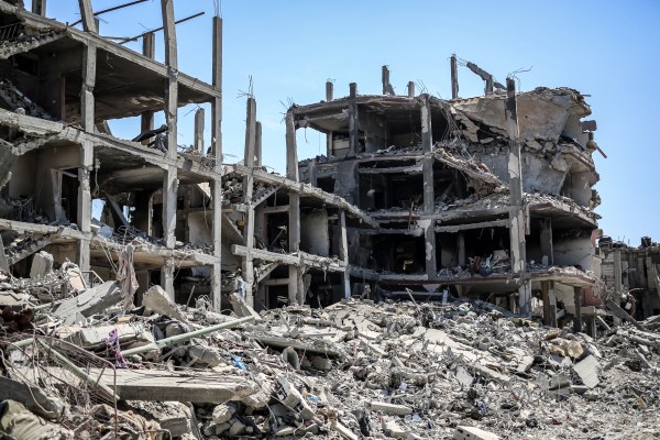 Хан Юнис „мирише на смърт“, докато палестинците се връщат в опустошените домове