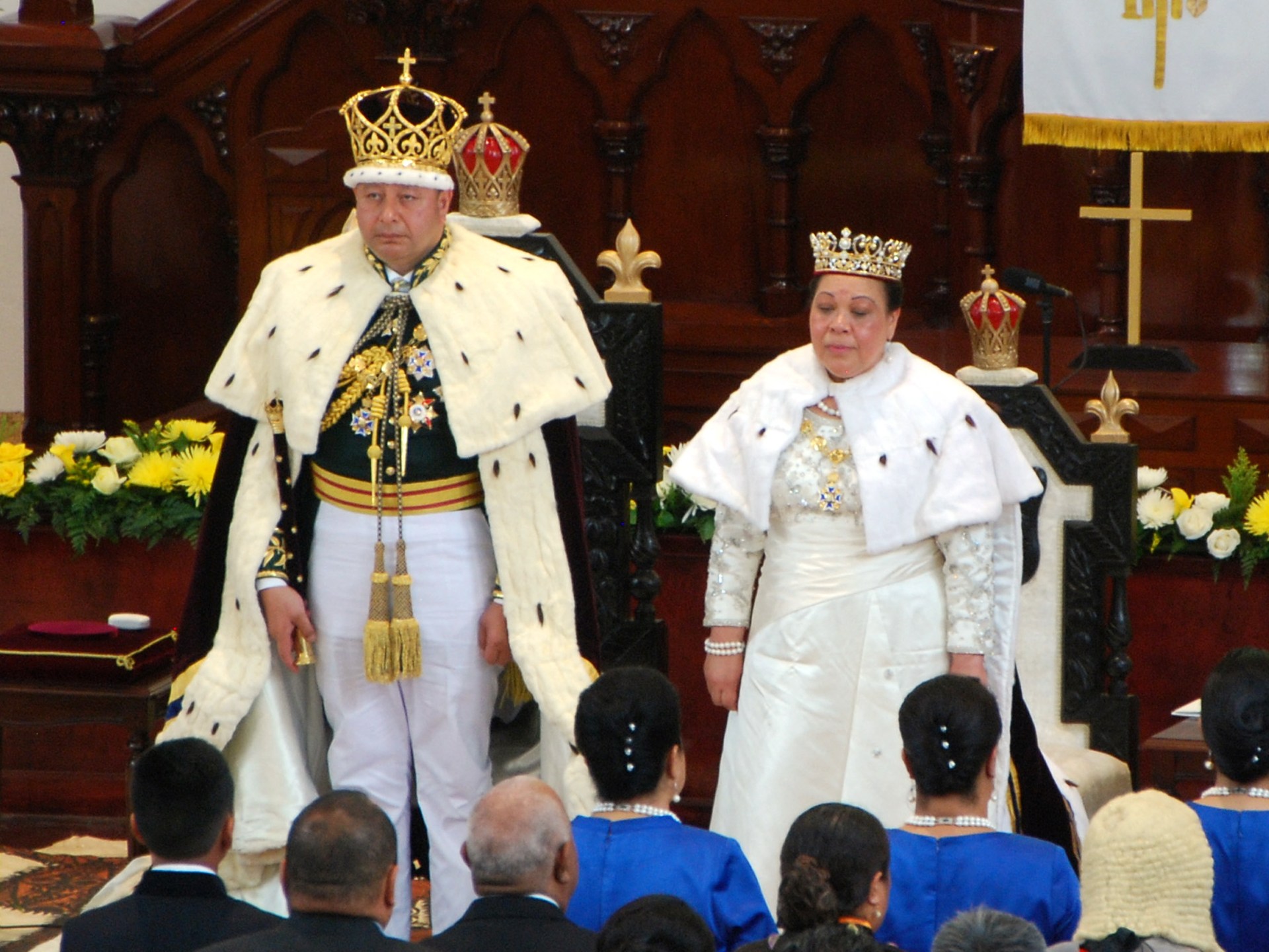 Tonga ministers quit amid standoff with powerful monarch