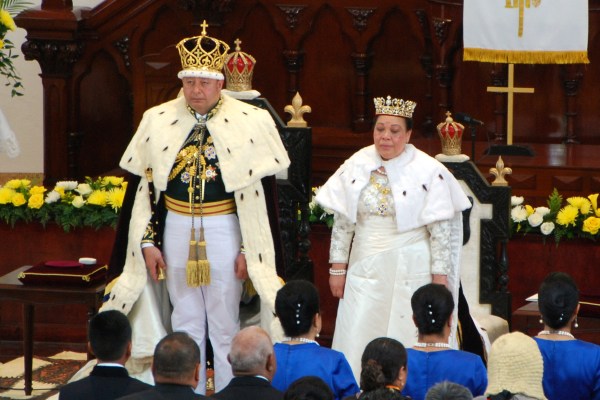 Министри от Тонга подадоха оставки на фона на противопоставяне с могъщия монарх
