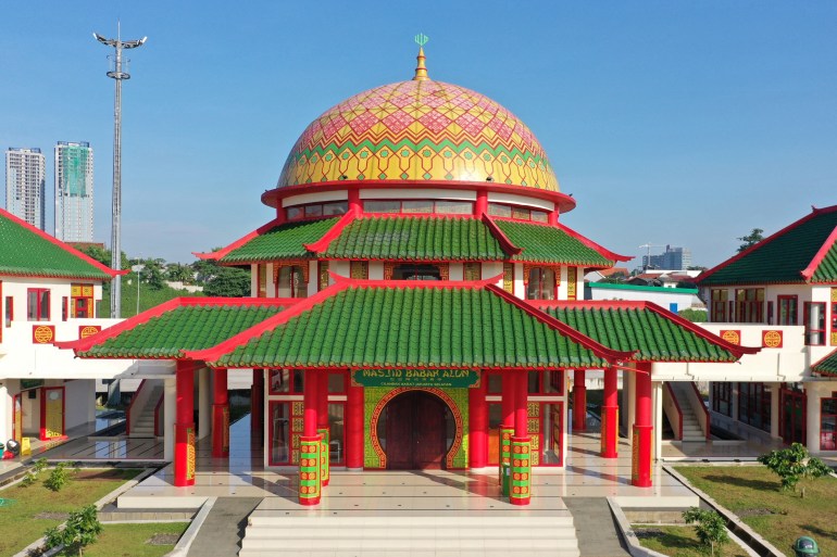 he Babah Alun mosque, designed with elements of traditional Chinese architecture