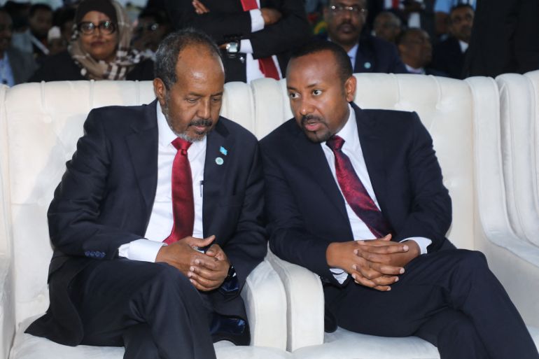Somalia's President Hassan Sheikh Mohamud, left, and Ethiopia's Prime Minister Abiy Ahmed