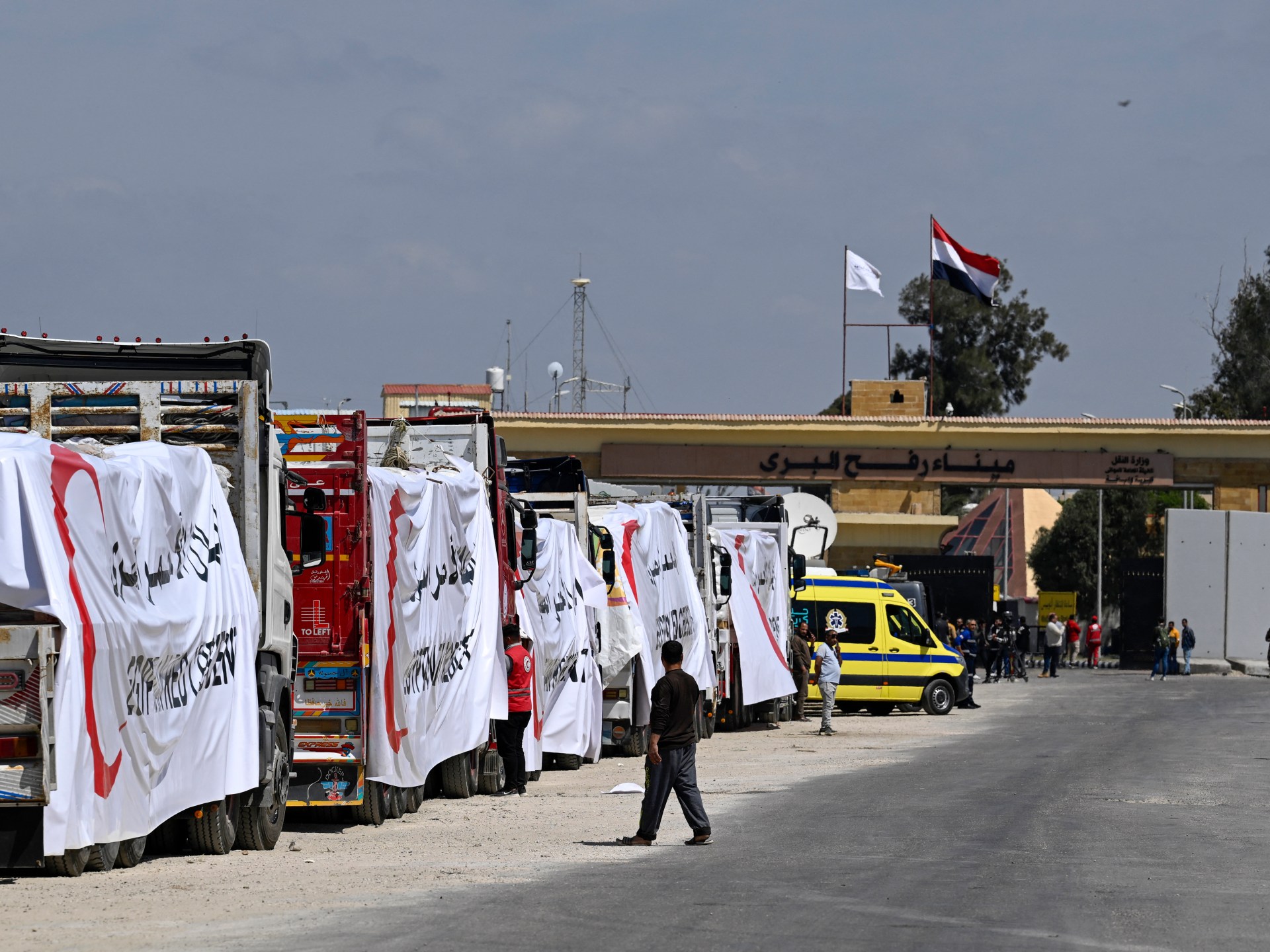 More than 300 aid trucks enter Gaza as Palestinians battle starvation | Israel War on Gaza News