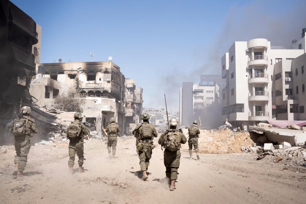 Израелската армия казва, че е изтеглила сухопътните си войски от