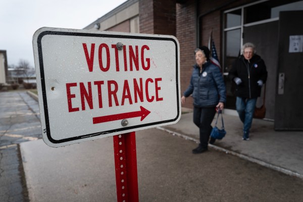 Близо 50 000 гласоподаватели в Уисконсин избраха необучени – щатската
