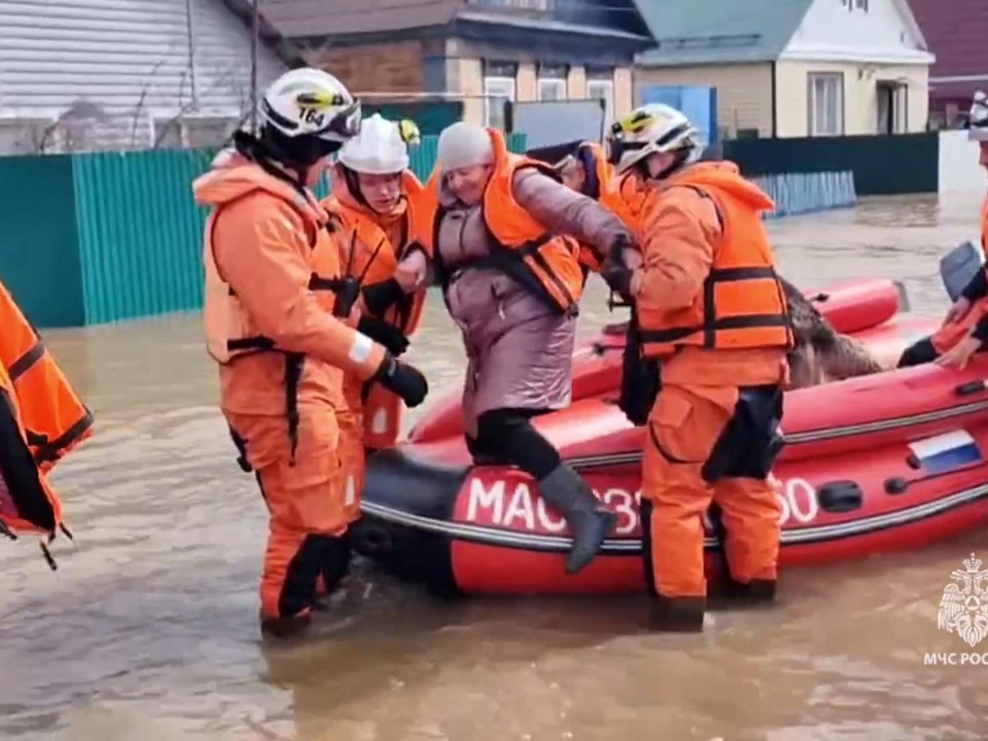 Rosja ewakuuje 4 tysiące osób po pęknięciu tamy i powodziach na granicy z Kazachstanem |  Wiadomości pogodowe