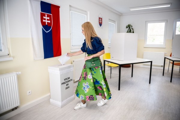 Гласоподавателите в Словакия отидоха до урните за да изберат нов