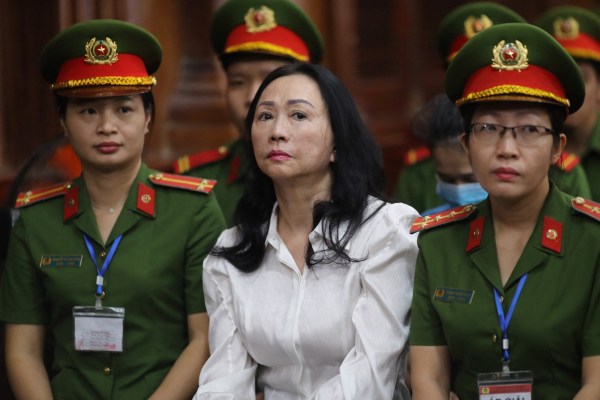 Съд във Виетнам осъди на смърт имотен магнат за ролята