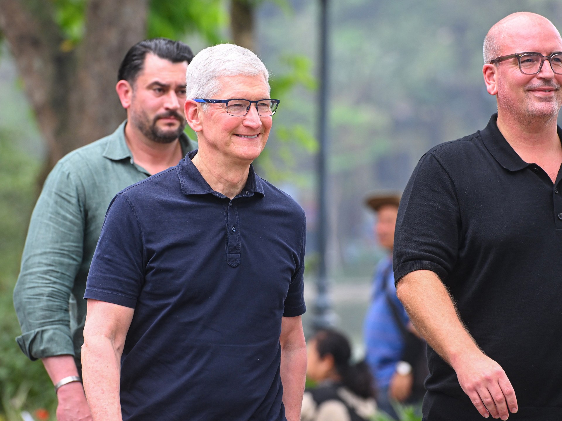 Apple announces investment in Vietnam as Tim Cook visits Hanoi