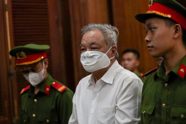 Великият магнат за безалкохолни напитки във Виетнам беше осъден на
