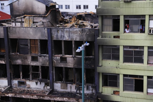 „Случи се много бързо“: Най-малко 10 убити, 11 ранени при пожар в Бразилия