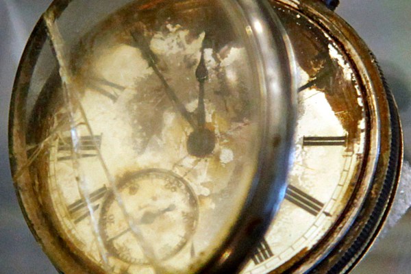 Златен часовник, открит върху тялото на най-богатия пътник от Титаник,