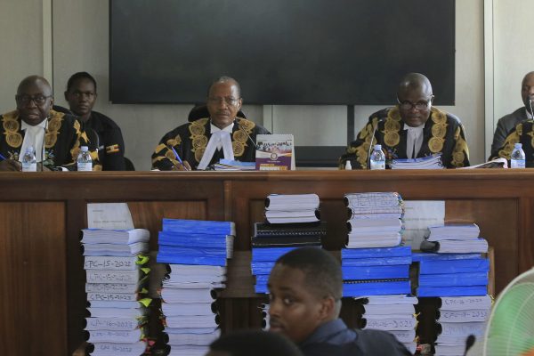 Конституционният съд на Уганда отхвърли петиция, която иска да отмени