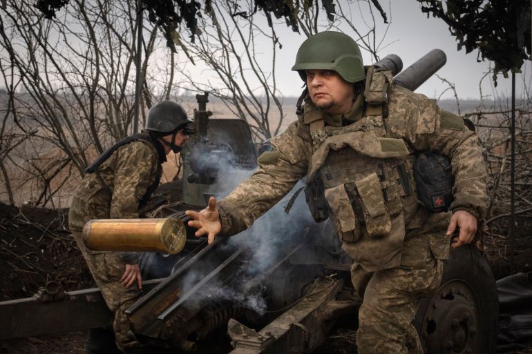 A Rússia intensifica os seus ataques enquanto a Ucrânia alerta para a necessidade urgente de armas