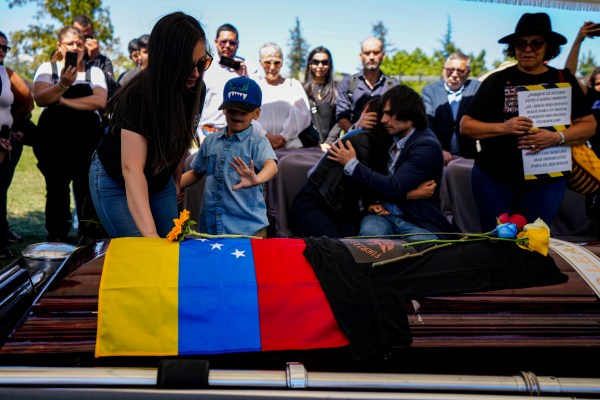 Чили призовава за екстрадиция на венецуелци след убийството на дисидент