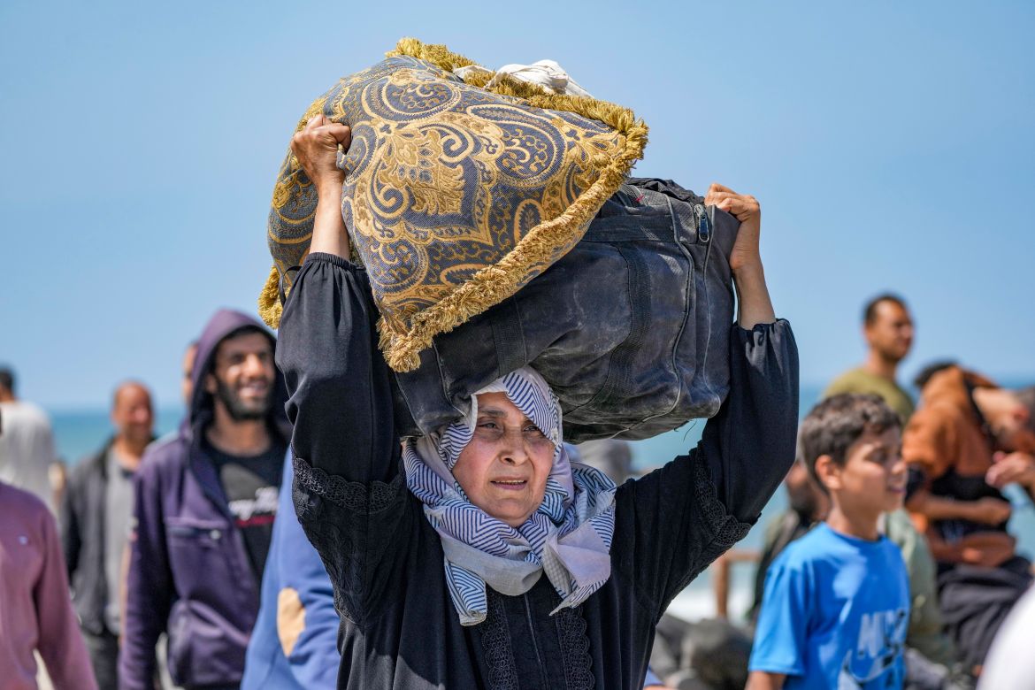 Displaced Palestinians take the coastal Rashid road to return to Gaza City