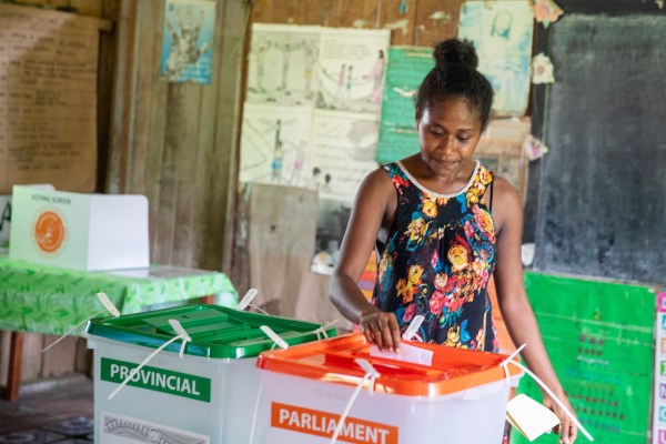 Прокитайският премиер на Соломоновите острови Манасе Согаваре не успя да осигури мнозинство