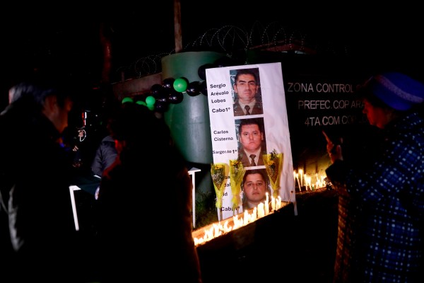 Чили обяви национален траур след убийството на трима полицаи