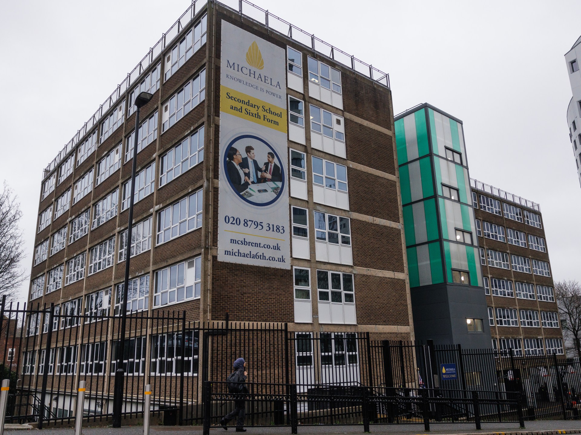 UK Muslim Student Loses Court Challenge Against London School\'s Ban on Prayer Rituals