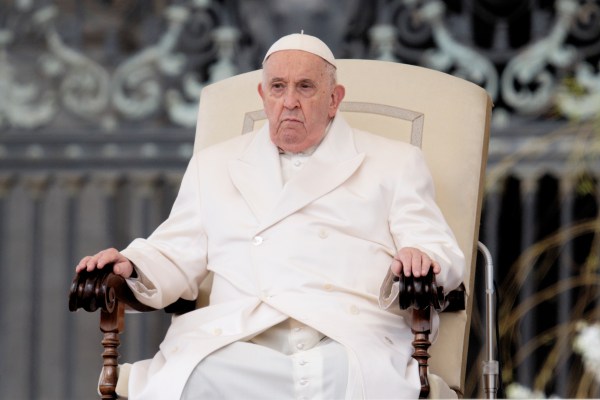 Ватикана осъжда хирургията, потвърждаваща пола, теорията за пола и сурогатното майчинство