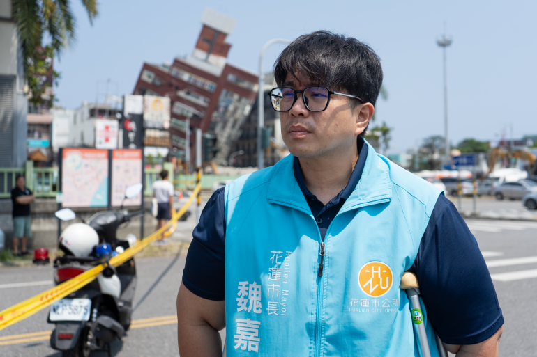 Hualien City Mayor Wei Jia Yan, He is standing into front of the collapsed Uranus building.