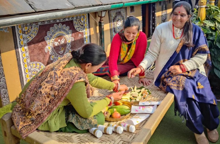 Women making pisyun loon [Courtesy of Shashi Raturi/Namakwali]
