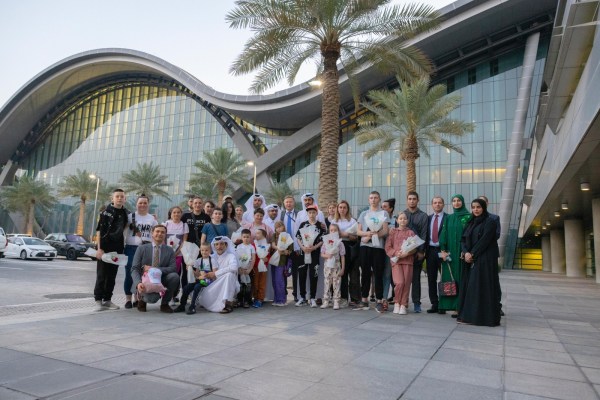 Руски и украински семейства пристигат в Катар за здравни грижи и подкрепа