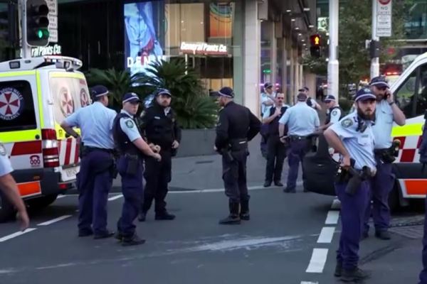 Полицията в Сидни съобщи, че мъж е бил прострелян в