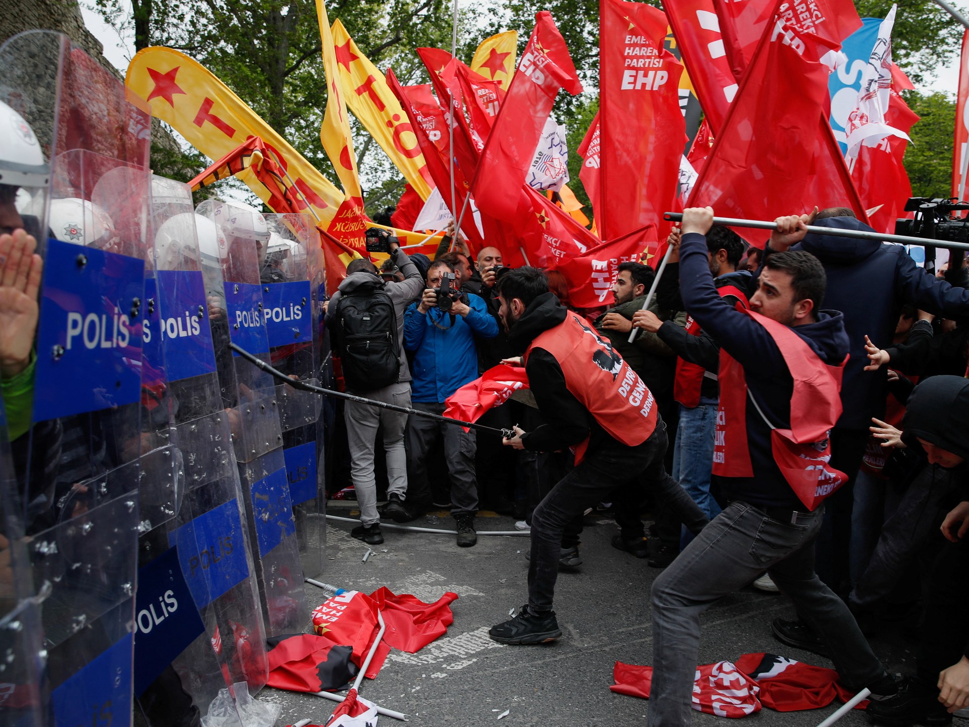 At least 200 arrested at May Day clashes in Turkey | Newsfeed