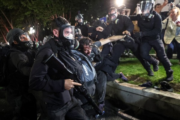 Европейският съюз осъди насилственото полицейско потушаване на големи протести в