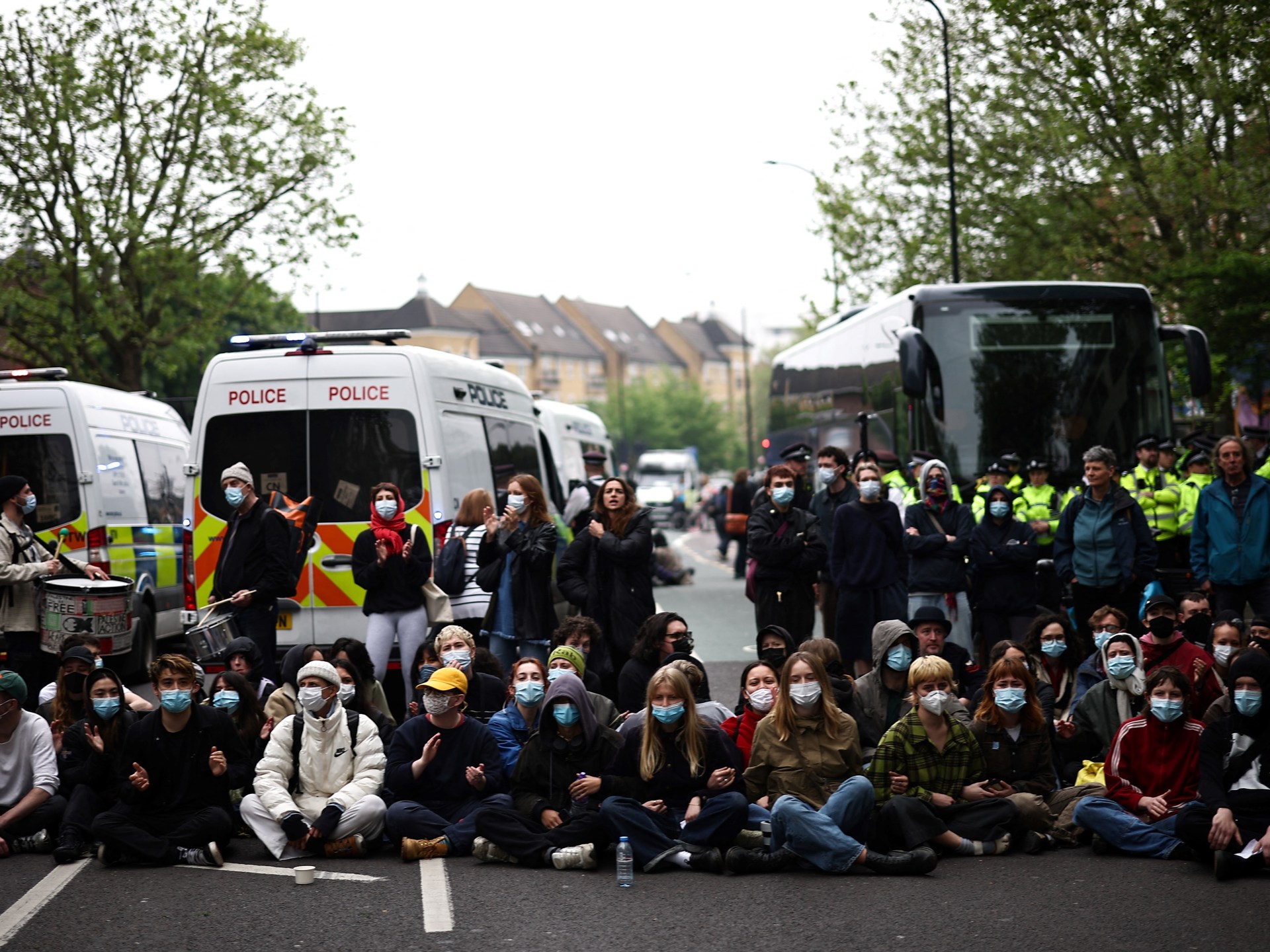 UK activists prevent arrest of migrants slated for deportation | Protests