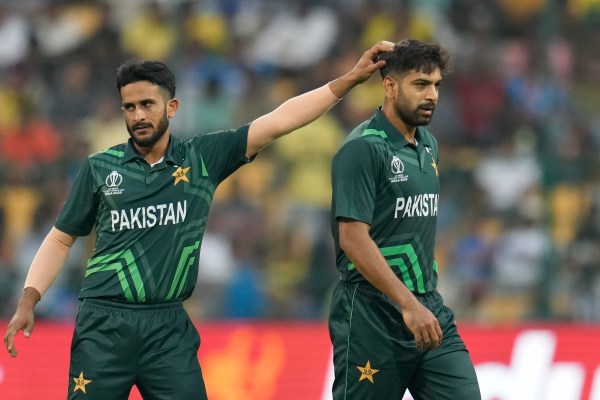 Пакистан призова бившия изпаднал в немилост контузен играч на бърз