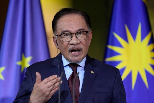 Малайзийският министър председател Ануар Ибрахим обяви рекордно увеличение на заплатите на