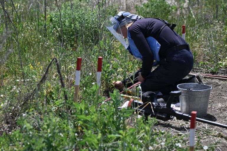 Women deminers step in to clear up Ukrainian land