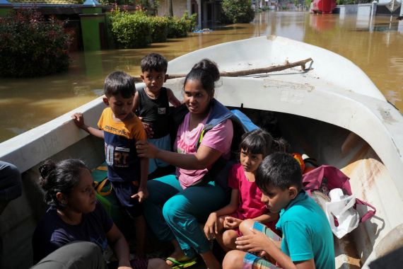 Over 25,000 homes destroyed, 147,000 displaced, as Sri Lanka faces its deadliest flood since 2017, impacting Colombo.