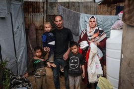 Samar and Abdulrahman al-Salmi are trying to find proper shelter for their three young children, as well as the baby they expect imminently [Abdelhakim Abu Riash/Al Jazeera]