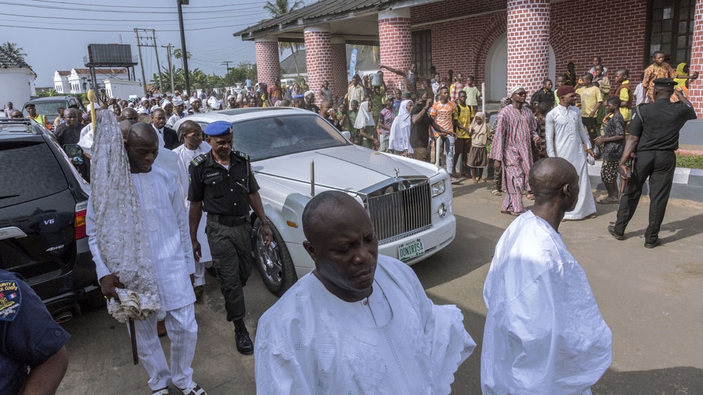The Ooni of Ife, King Ojaja II, is driven through the ancient town of Ile-Ife on his way back to the palace [Andrew Esiebo/Al Jazeera]